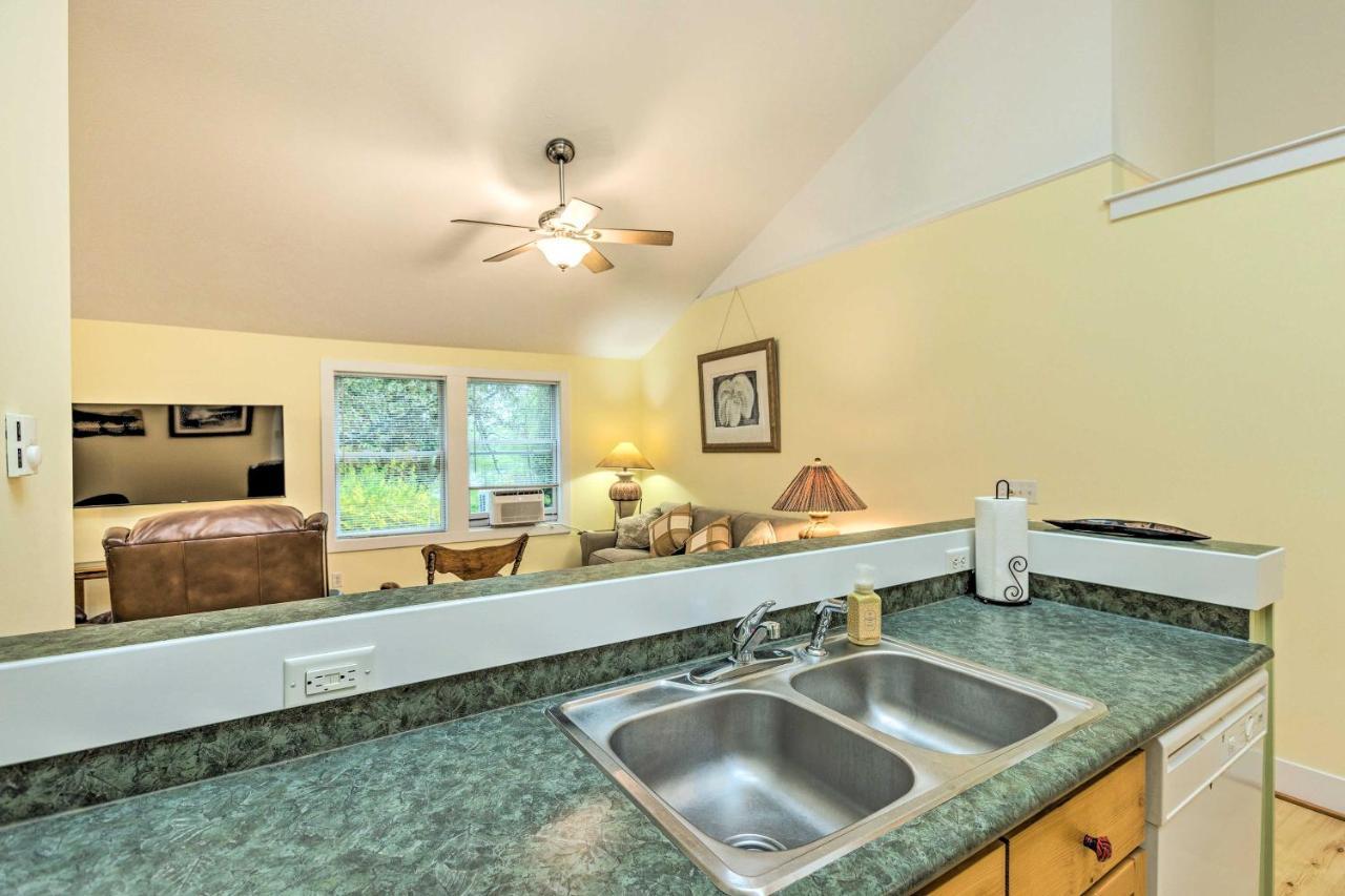 Charming Retreat Near Downtown Frankfort And Beaches Buitenkant foto