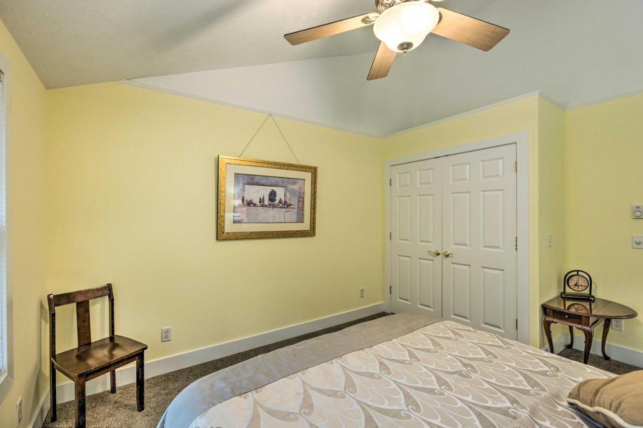 Charming Retreat Near Downtown Frankfort And Beaches Buitenkant foto