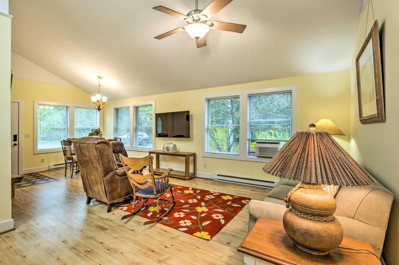 Charming Retreat Near Downtown Frankfort And Beaches Buitenkant foto
